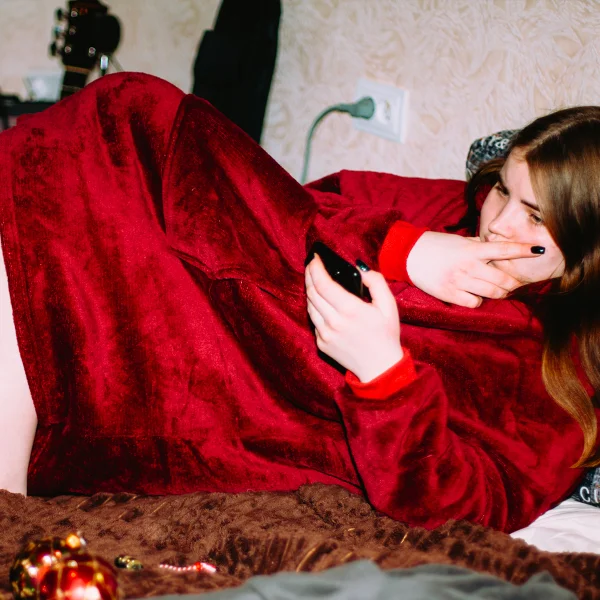 Les fêtes rendent-elles plus ouvert aux relations sérieuses ou juste aux flirts ?