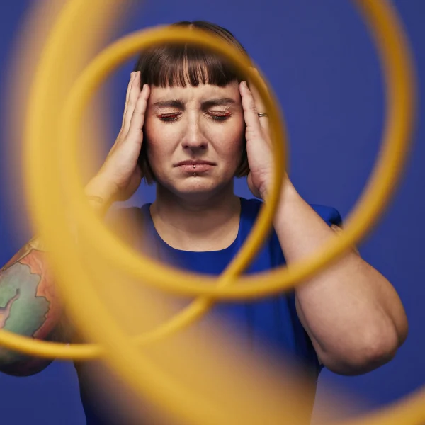 Le syndrome de l&rsquo;imposteur amoureux : quand on doute d&rsquo;être aimable